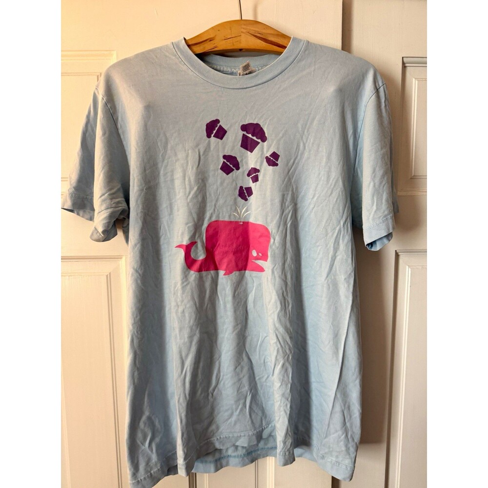 RARE Johnny Cupcakes Vineyard Vines Parody Graphic T-Shirt Light Blue Men's M